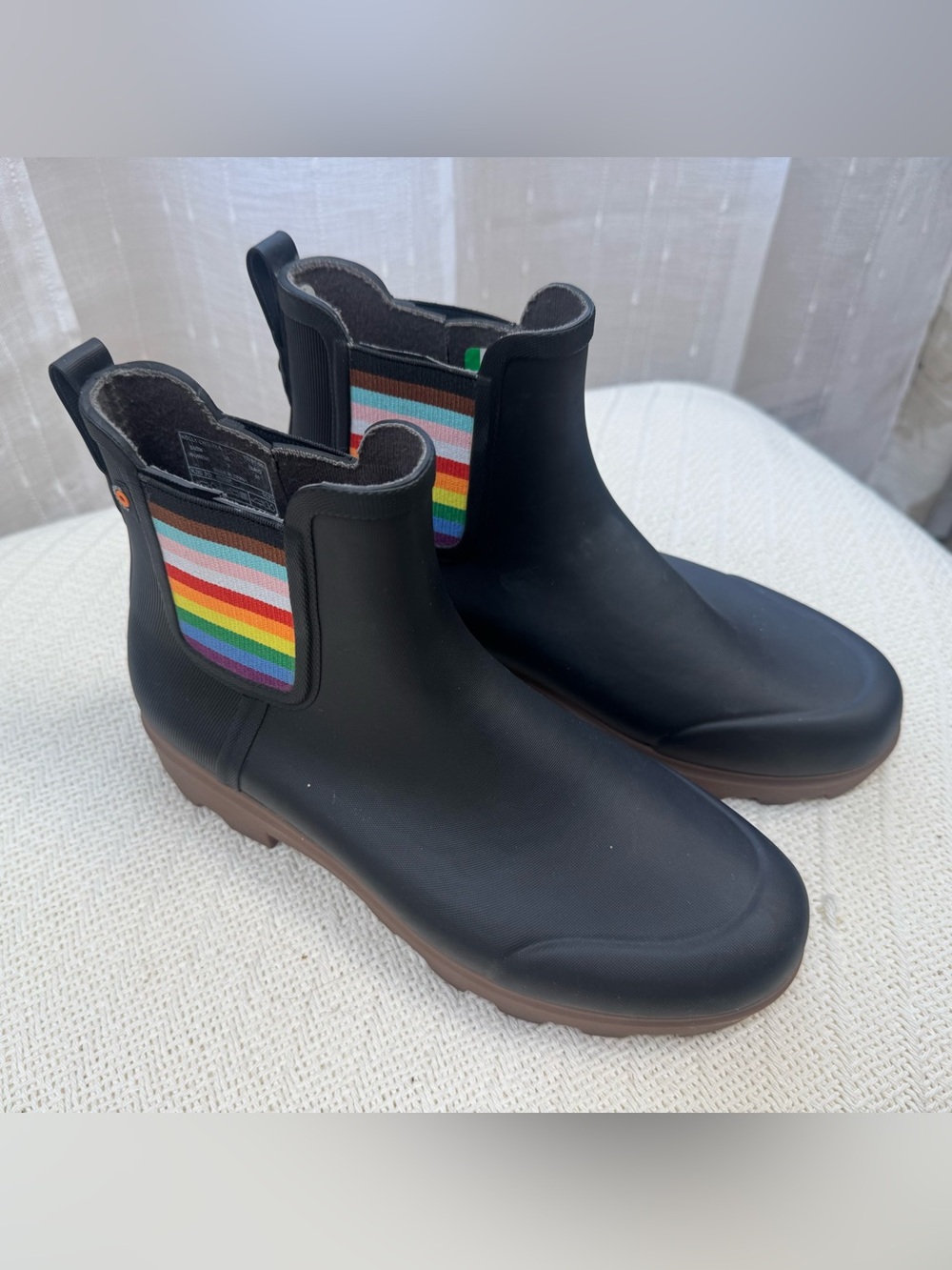 Women’s Sz 9 Black Holly Chelsea Rain Boots with Rainbow Elastic Panels